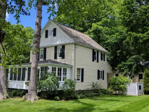 545 Chapel St, Lee, MA 01238 photo 1