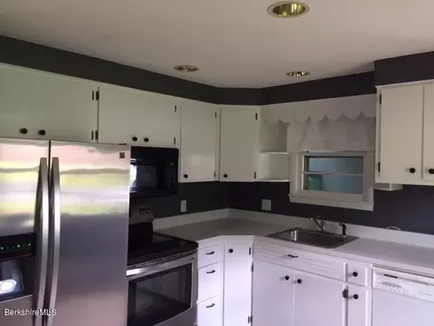 60 Parkview Ter, Lee, MA 01238 photo 13