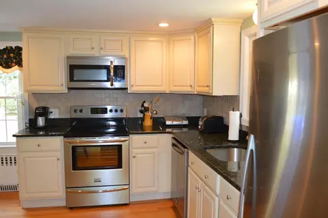 97 Bridle Path Rd, Springfield, MA 01118 photo 4