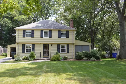 97 Bridle Path Rd, Springfield, MA 01118 photo 1