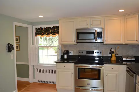 97 Bridle Path Rd, Springfield, MA 01118 photo 9