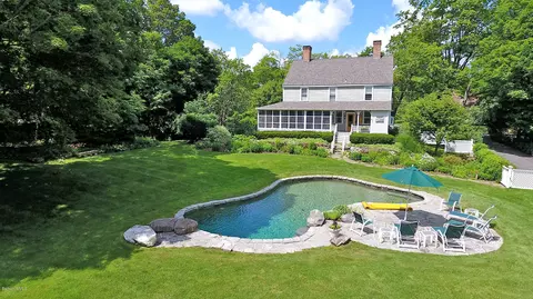 600 Greylock St, Lee, MA 01238 photo 2