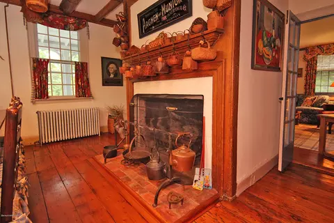 600 Greylock St, Lee, MA 01238 photo 10