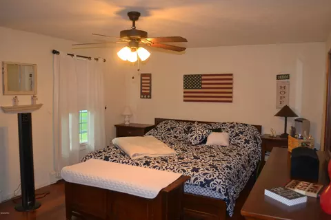 230 E Center St, Lee, MA 01238 photo 7