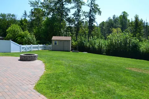 230 E Center St, Lee, MA 01238 photo 18
