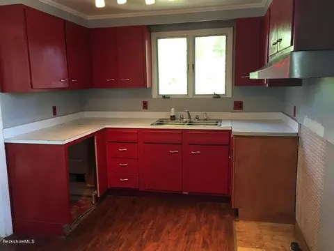 175 High St, Lee, MA 01238 photo 13