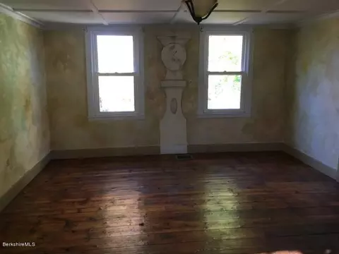 175 High St, Lee, MA 01238 photo 10