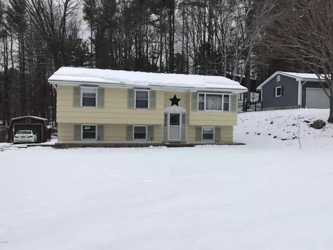 25 Pine Ridge Dr, Lee, MA 01238 photo 1