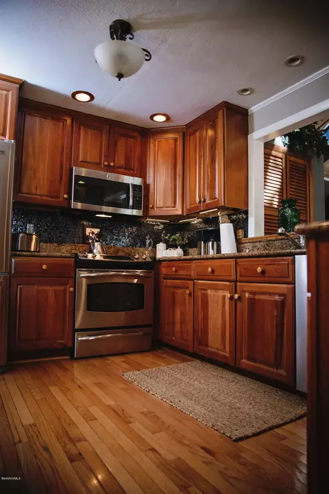 420 Greylock St, Lee, MA 01238 photo 8