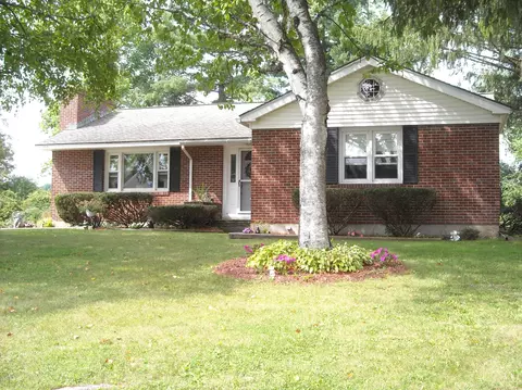 100 Parkview Ter, Lee, MA 01238 photo 1