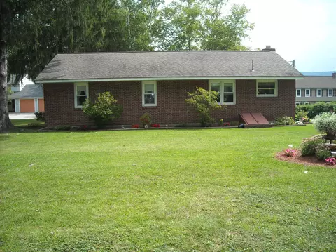 100 Parkview Ter, Lee, MA 01238 photo 4