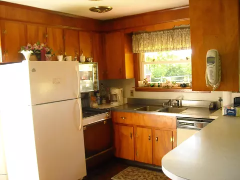 100 Parkview Ter, Lee, MA 01238 photo 24