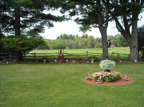 100 Parkview Ter, Lee, MA 01238 photo 2