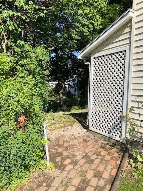 165 Main St, Lee, MA 01238 photo 3