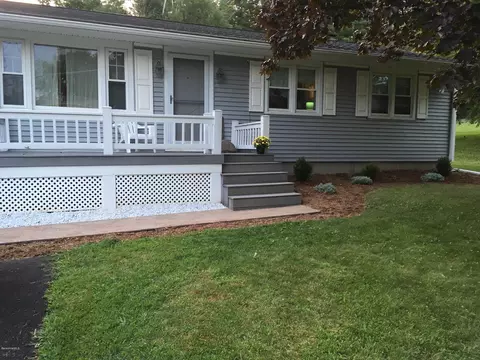 55 Davis St, Lee, MA 01238 photo 4