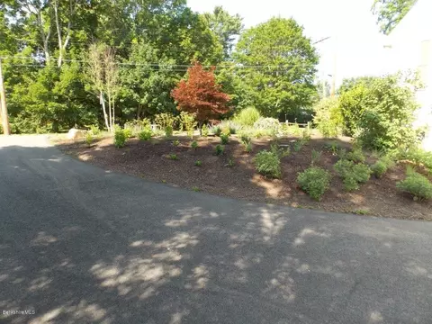 170 Summer St, Lee, MA 01238 photo 8