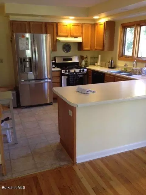 170 Summer St, Lee, MA 01238 photo 9