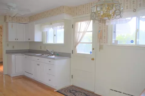 72 Plunkett St, Lenox, MA 01240 photo 10