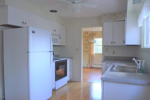 72 Plunkett St, Lenox, MA 01240 photo 9