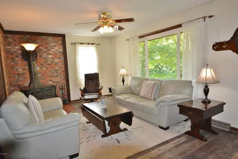 73 Pinewood Dr, Tolland, MA 01034 photo 3
