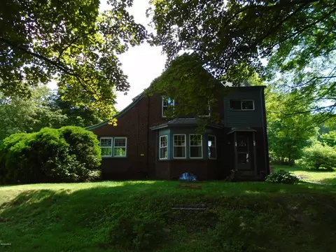 190 Laurel St, Lee, MA 01238 photo 3
