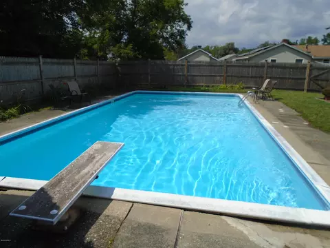 300 E Center St, Lee, MA 01238 photo 7