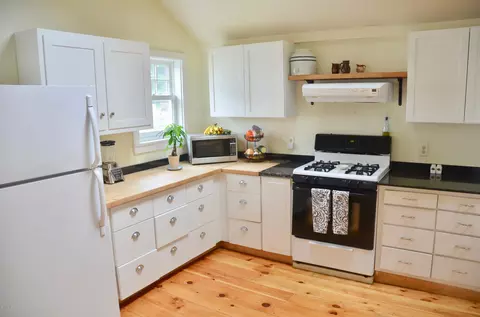 172 E Main St, Sheffield, MA 01257 photo 4