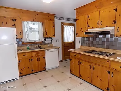605 Marble St, Lee, MA 01238 photo 4
