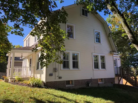 21 Greylock St, Lee, MA 01238 photo 2