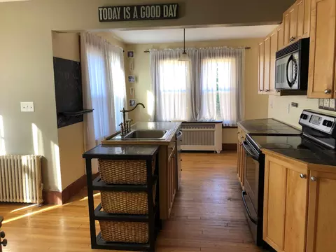 21 Greylock St, Lee, MA 01238 photo 4