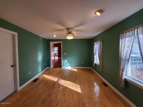 240 High St, Lee, MA 01238 photo 18