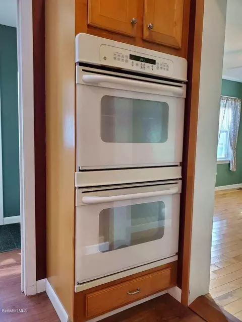 240 High St, Lee, MA 01238 photo 10