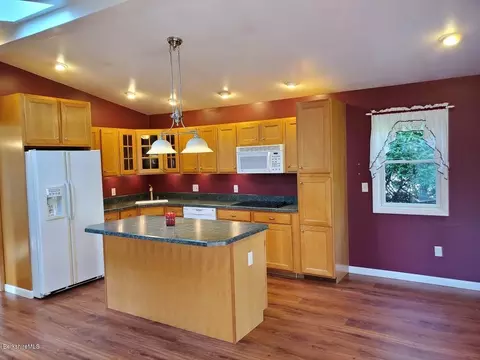 240 High St, Lee, MA 01238 photo 12