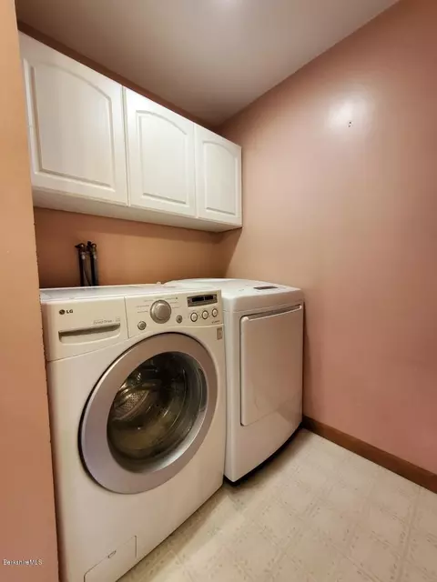 240 High St, Lee, MA 01238 photo 24