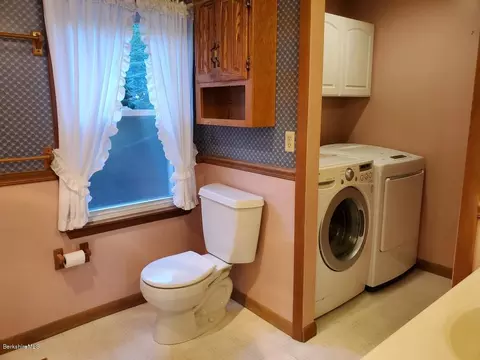 240 High St, Lee, MA 01238 photo 25