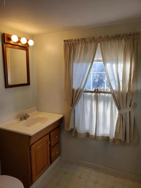 240 High St, Lee, MA 01238 photo 27