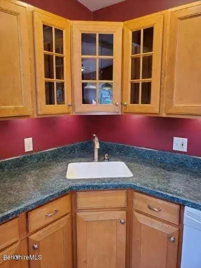240 High St, Lee, MA 01238 photo 7