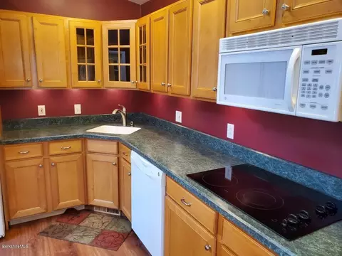 240 High St, Lee, MA 01238 photo 9