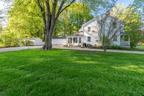 27 Main St, Sheffield, MA 01257 photo 2