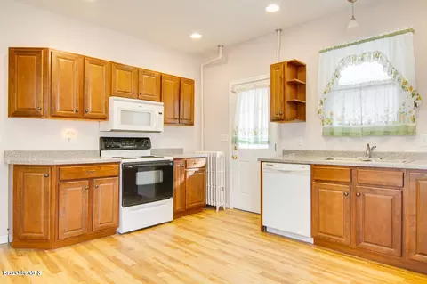 56 E Center St, Lee, MA 01238 photo 5