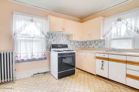 56 E Center St, Lee, MA 01238 photo 10