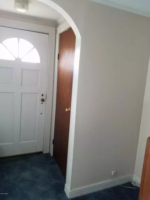 87 E Center St, Lee, MA 01238 photo 8