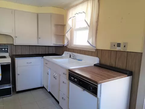 87 E Center St, Lee, MA 01238 photo 11
