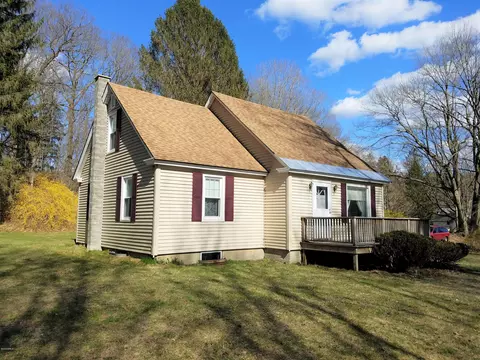 87 E Center St, Lee, MA 01238 photo 3