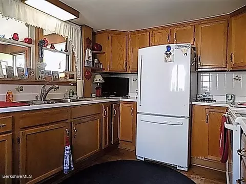 196 High St, Lee, MA 01238 photo 11