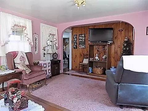 196 High St, Lee, MA 01238 photo 4