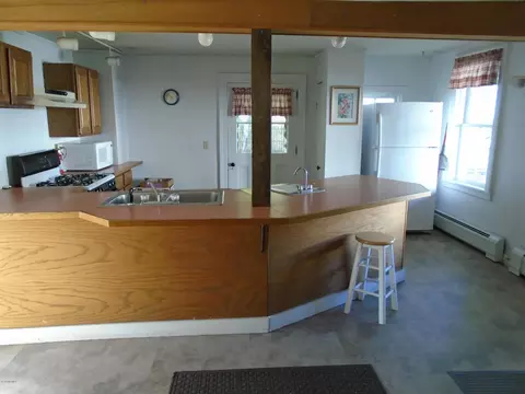 32 Park St, Lee, MA 01238 photo 9