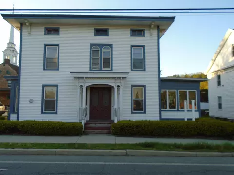 32 Park St, Lee, MA 01238 photo 2