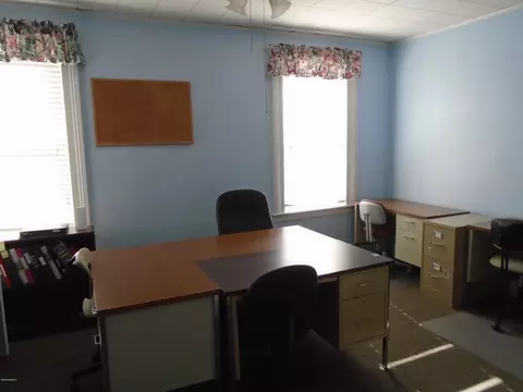 32 Park St, Lee, MA 01238 photo 12