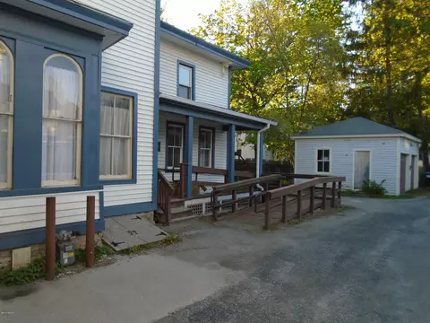 32 Park St, Lee, MA 01238 photo 4